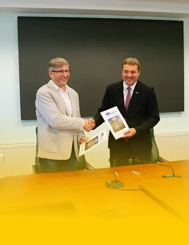 StarNet oferă 25 de burse pentru studenții ASEM